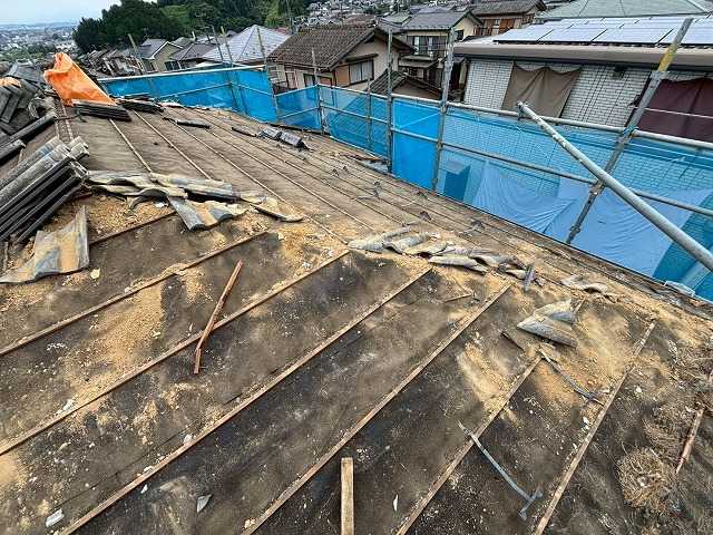 瓦撤去後の屋根下地